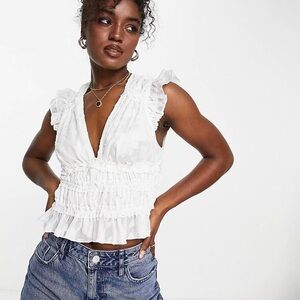 571- Hippie Rose NWT White V-Neck Ruffled Short Sleeve Top, Size Large